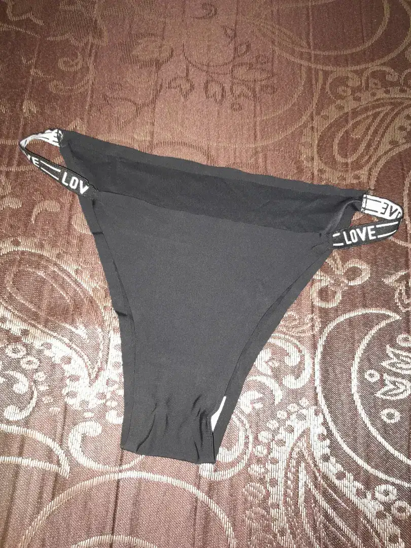 Celana dalam seamless