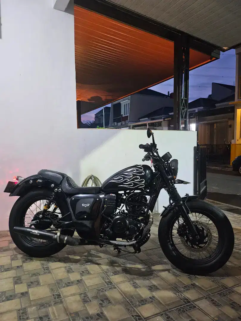 Yamaha byson custom bobber rapih tinggal gas