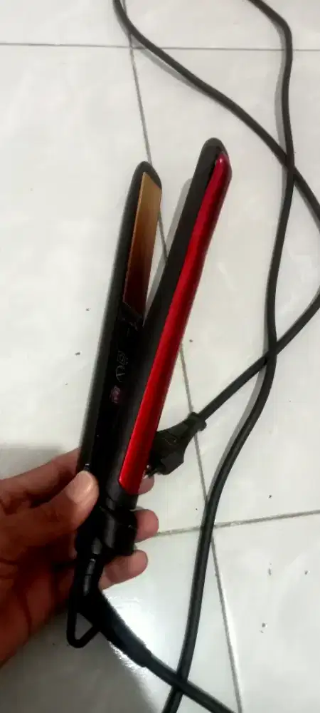 Catok rambut merk Philips