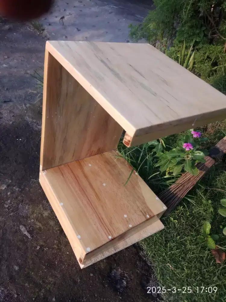 Nakas /meja minimalis murmer