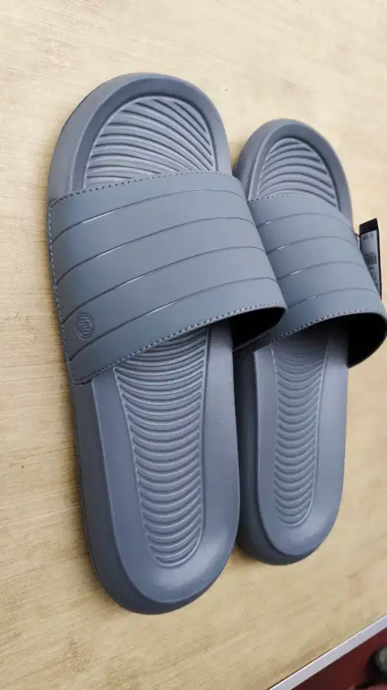 Sandal Nevada Original Size 43 Baru
Panjang Sandal 30,5cm