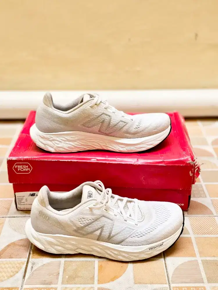 Sepatu Lari Pria NEW BALANCE FRESH FOAM M880W14