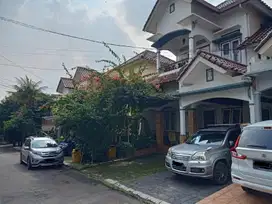 Dijual Rumah 2 Lt di Komplek Pesona Khayangan, Jl H Juanda, Depok