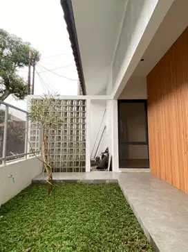 Jual Rumah CANTIK lengkap dengan TAMAN Masih BARU di KOPO Bandung