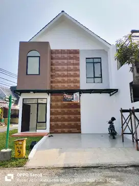 di jual rumah baru hook kolam renang claster depan Sentul city