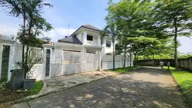 di jual rumah hook depan green area view gunung Sentul city
