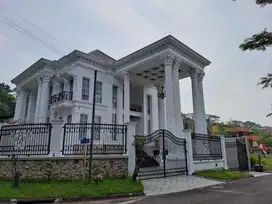 di jual rumah mewah hook,lift,kolam renang view gunung Sentul city