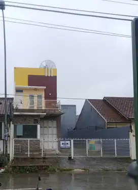 Rumah 2 lantai, Nusaloka jl batam, BSD.
