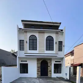 RUMAH BARU 2LT DEKAT ANEKA JAYA WOLTERMONGINSIDI SEMARANG