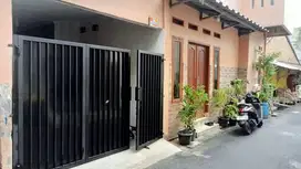 Rumah 2 Lantai  dijual cepat di Peta Selatan, Kalideres-Jakarta Barat