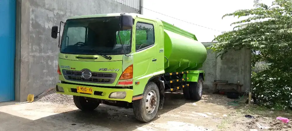 Hino FG235 JK Tangki th.2012