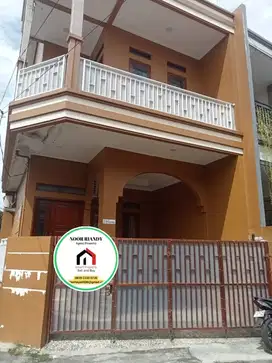 DI JUAL RUMAH SECOND 2 LANTAI SUDAH RENOVASI AKSES MOBIL DI CONDET