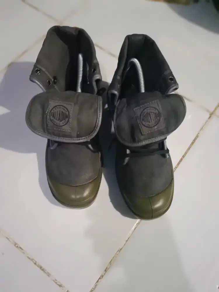 SEPATU OUTDOR PALLIDIUM SIZE 40