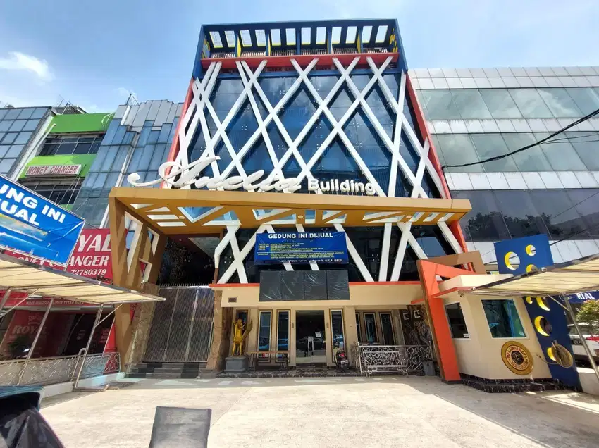 Gedung Anelia Building Kantor Resto Hotel di Kawasan Blok M Jakarta
