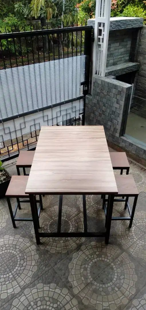 Set Meja Makan Cafe atau Resto