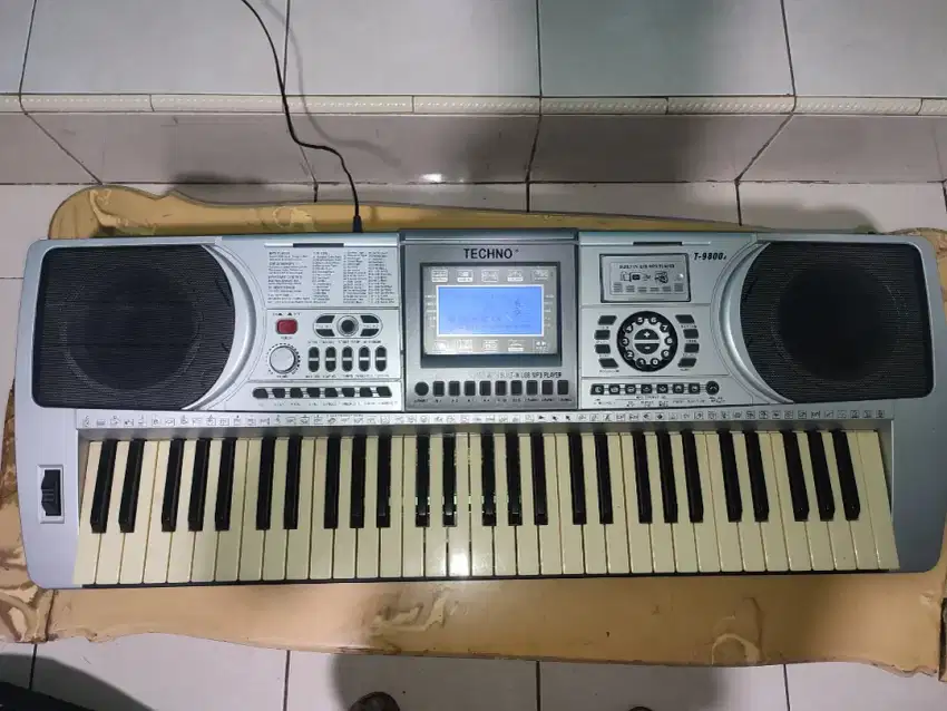 For Sale Keyboard Yamaha Techno t-9800i