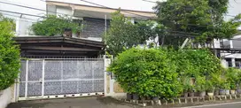 Rumah Megah 2 Lantai Terawat Baik, Akses Jalan 4 Mobil, Lokasi Strateg