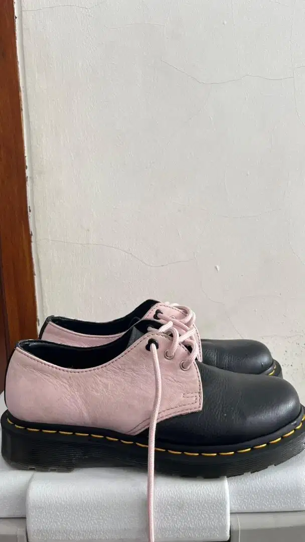 Sepatu Dr Martens Air Wair