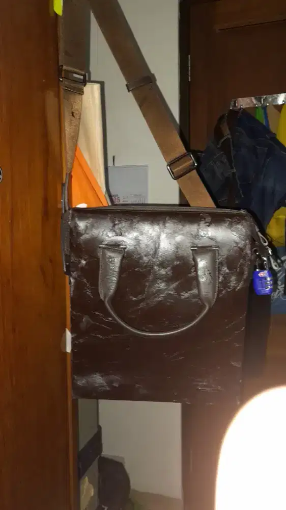 Di jual tas kulit merek Monblanc&polo