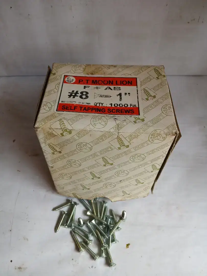 Screw taping ( kepala rata ), uk : 8 x 1 galv. (1 does = 1000 bj)