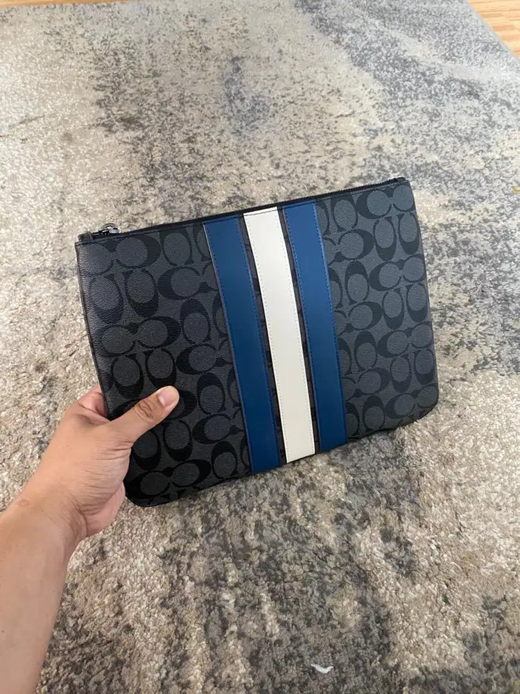 Clutch coach / handbag coach