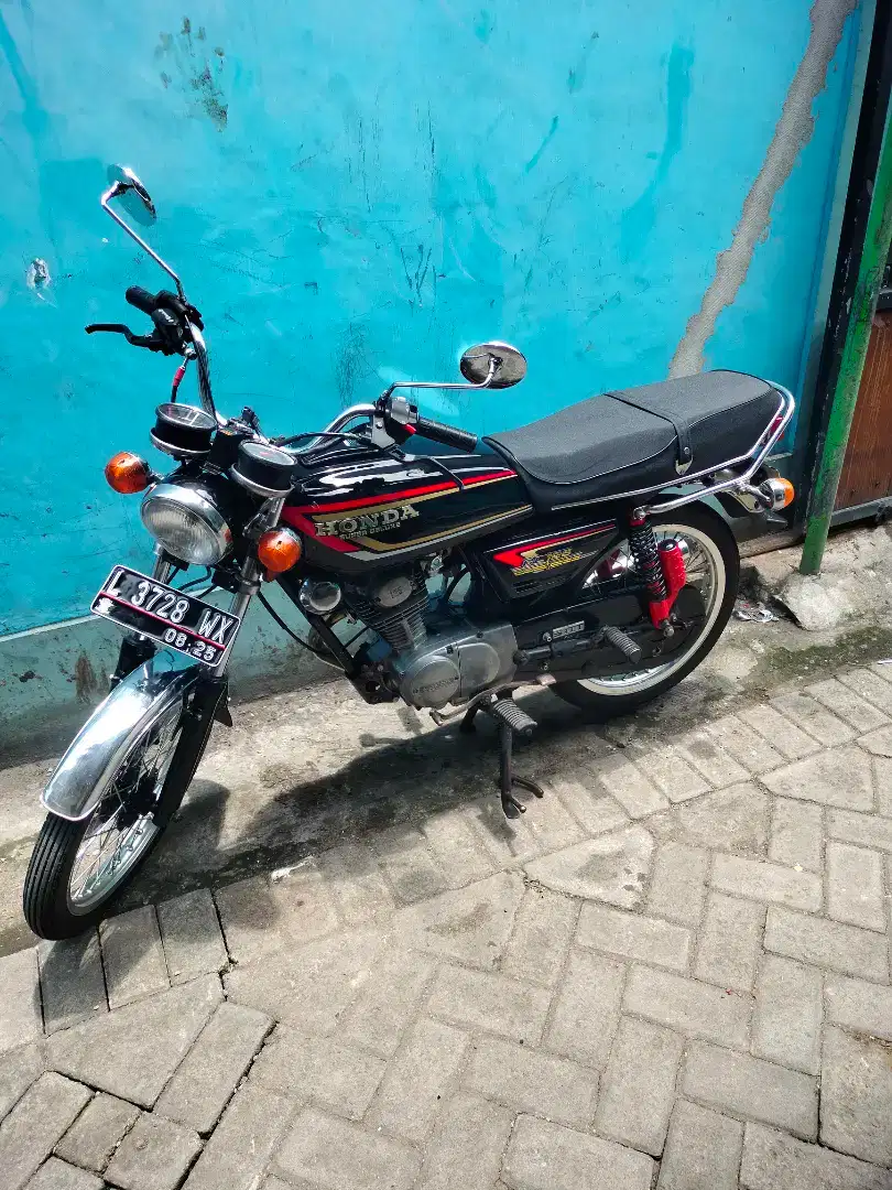 Honda GL 125 plat SBY barat