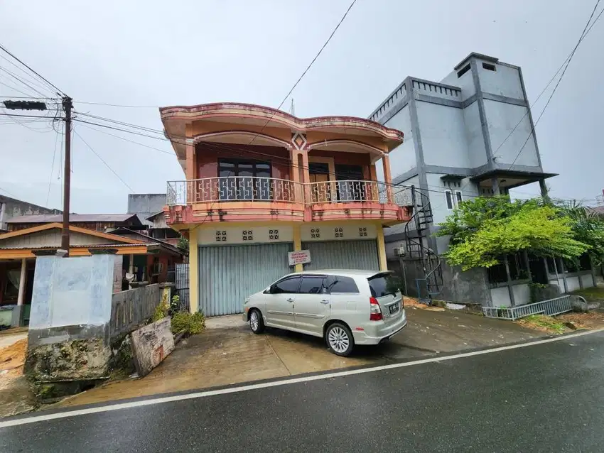 Dijual Ruko 2 lantai dan 2 pintu dengan bangunan yang luas dan kokoh