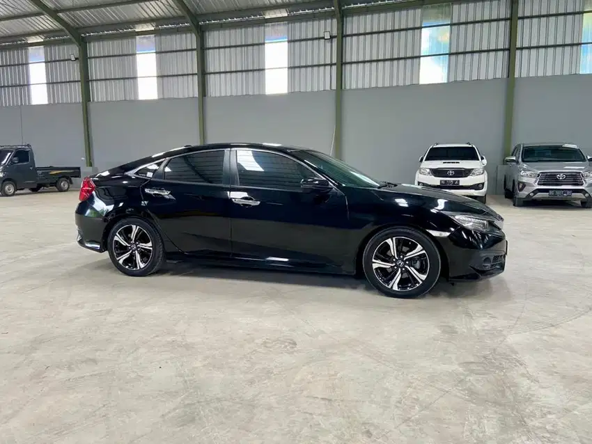 Honda Civic Turbo 1.5 ES 2016 / 2017 AT Matic, Sangat terawat