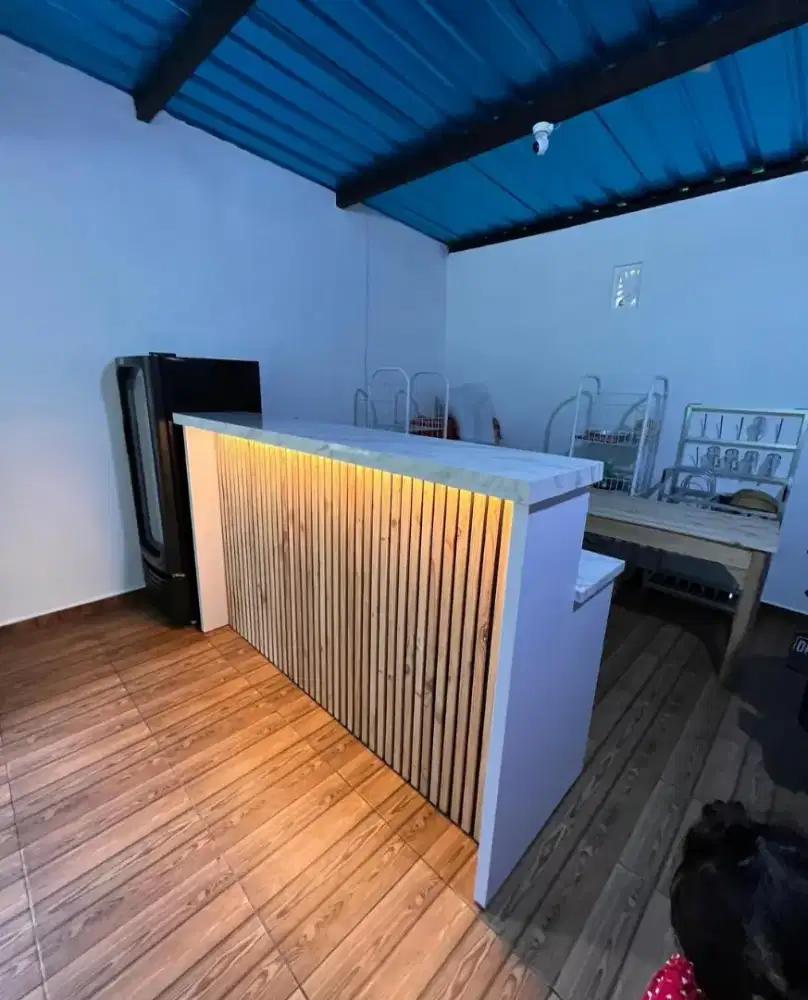 Meja resepsionis/barr