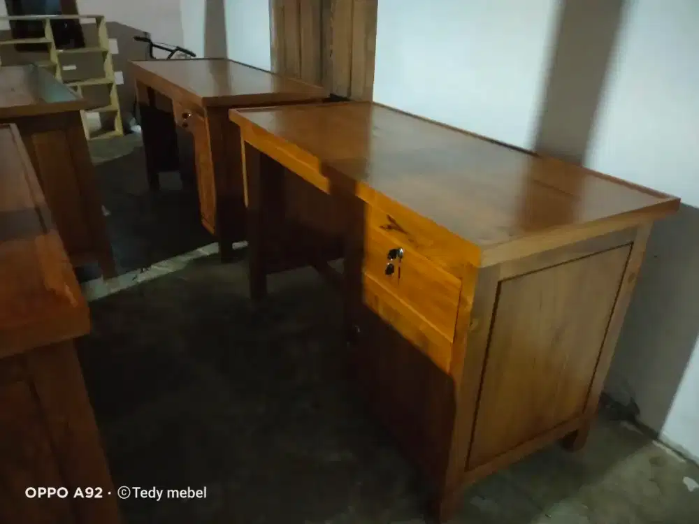 Meja kantor & meja meeting