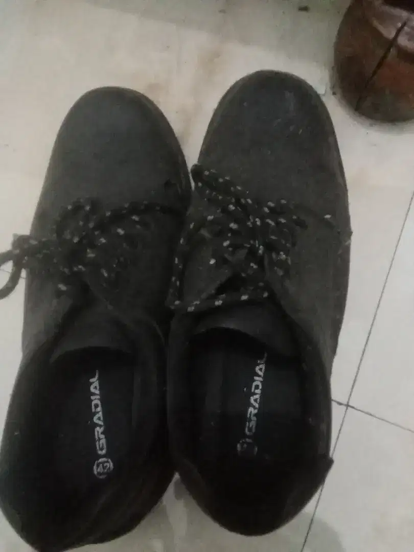 Sepatu safety radial