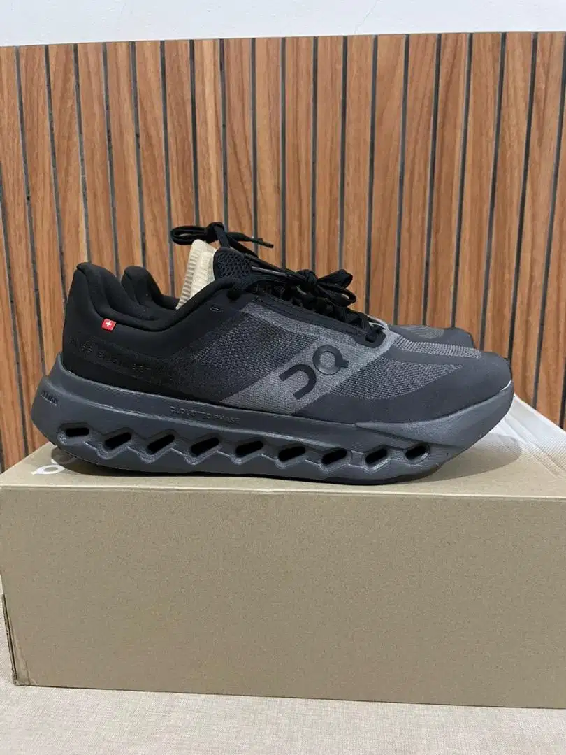 Sepatu On Cloudsurfer Next Black Eclipse