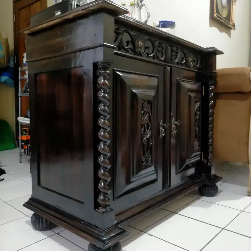Bufet jati jaman penjajahan belanda