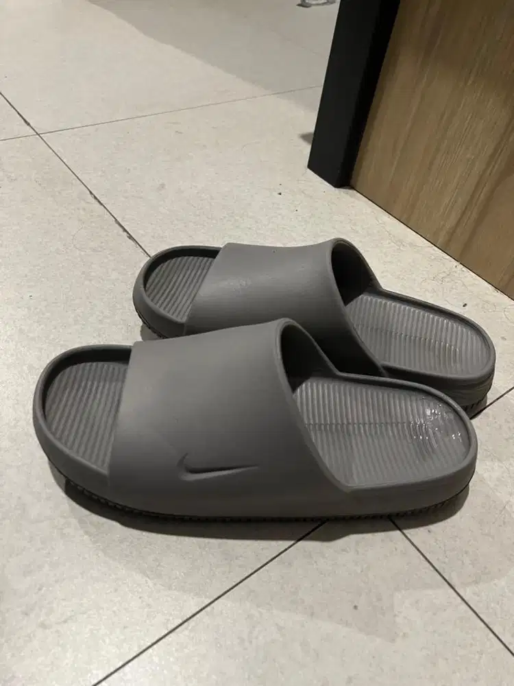 Nike Calm slides