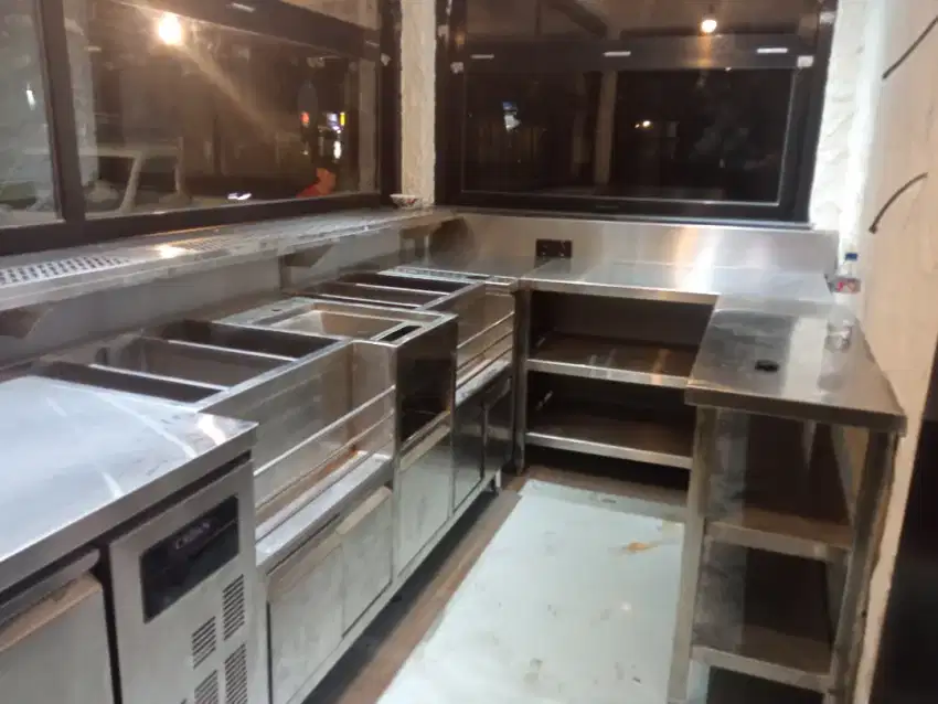 Ice bar ice bin