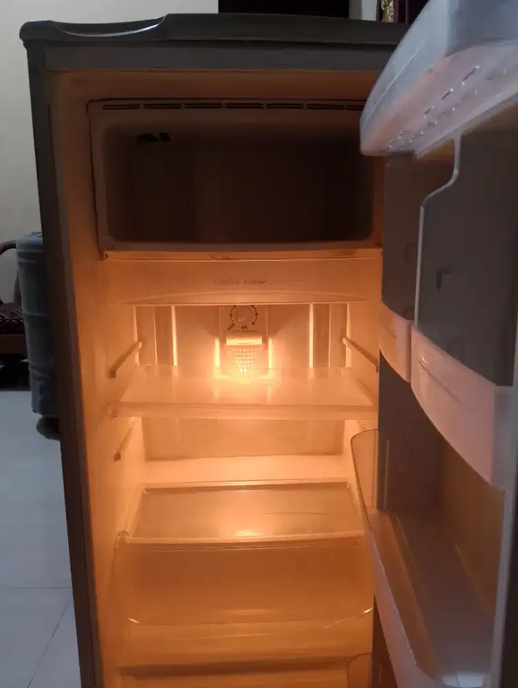 Dijual kulkas sanyo 1 pintu