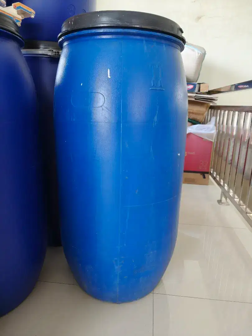 Tong Sampah, Air