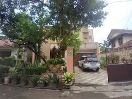 Rumah mewah dalam townhouse di Jakarta Timur