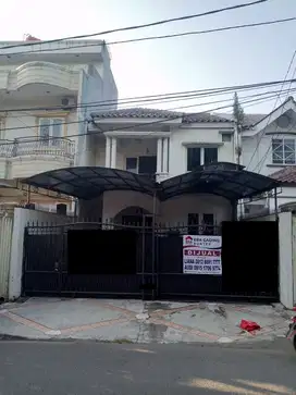JUAL CEPAT   Rumah Standart Tinggi dari Jalan di Taman Sunter Agung