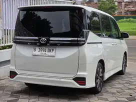Toyota Voxy 2.0L A/T 2023