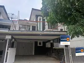 Rumah Luas Di Mahogany Residence Cibubur