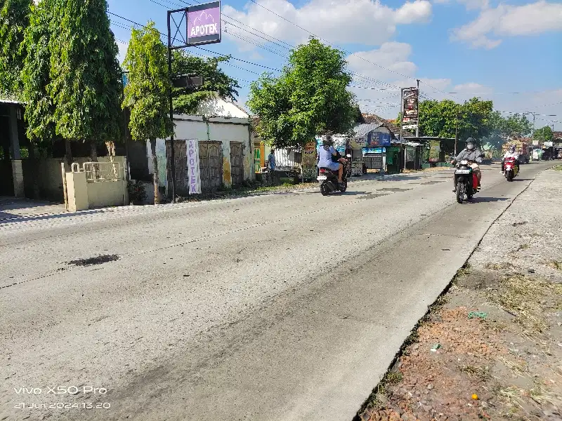 tanah di jalan Adi Sumarmo colomadu