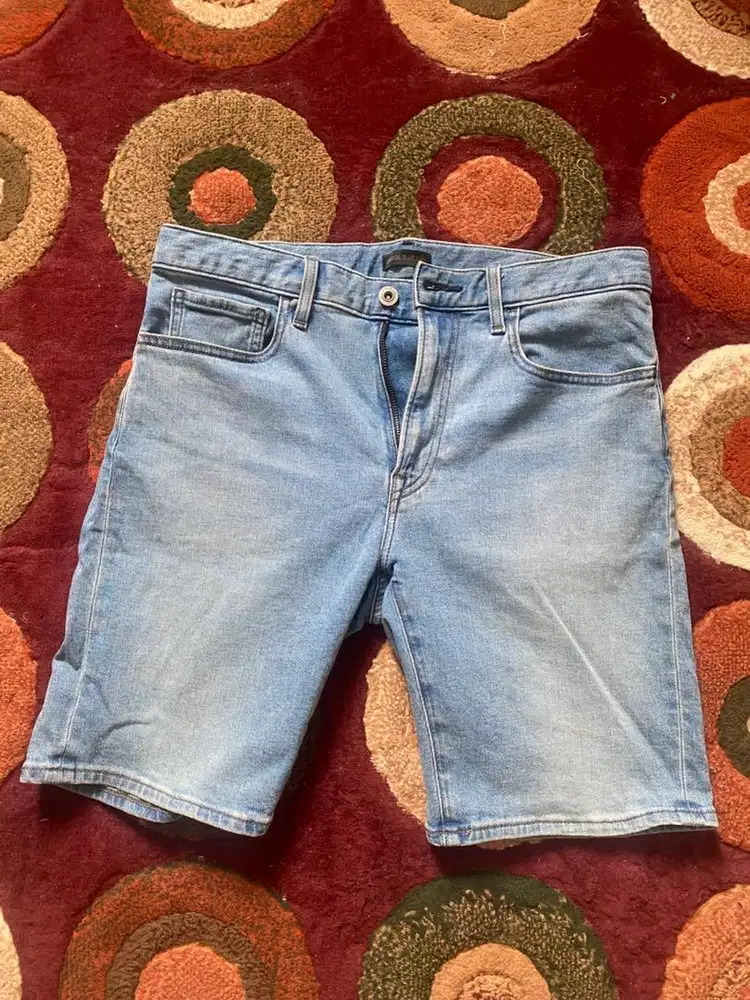 Celana jeans pendek original UNIQLO warna biru size 28