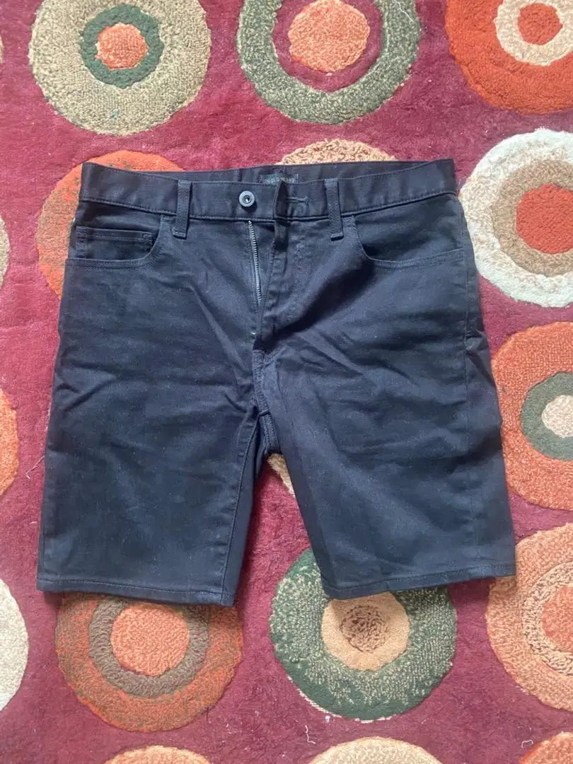 Celana jeans pendek original UNIQLO warna hitam size S