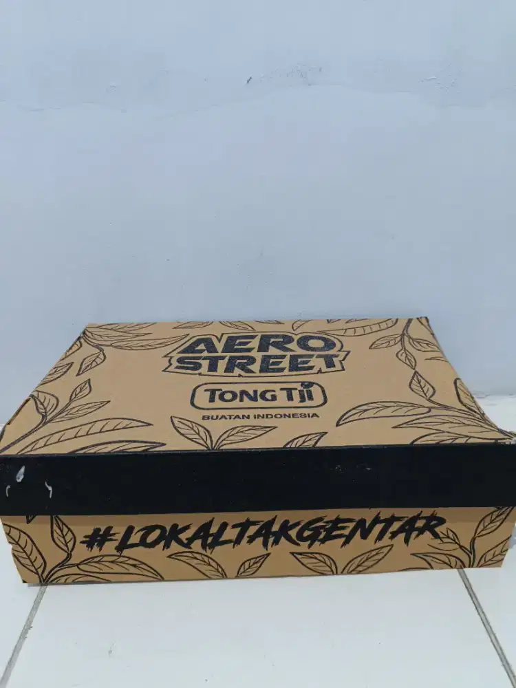 Sepatu Aerostreet x Tong Tji