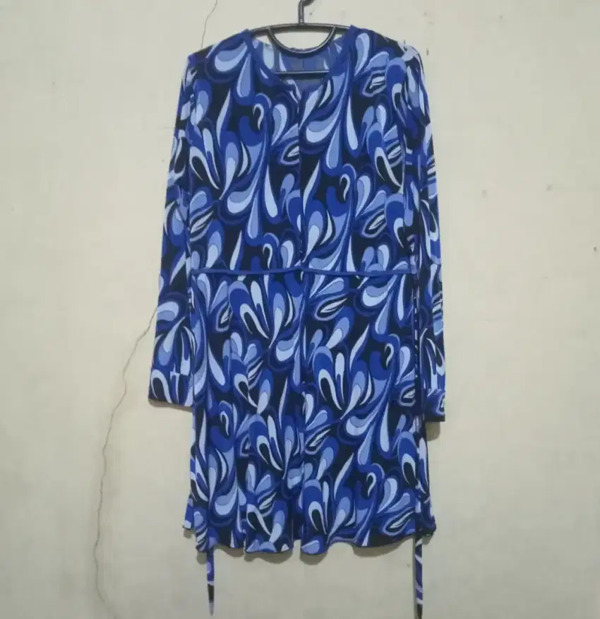 PRELOVED TUNIK SPANDEK MOTIF BIRU ABSTRAK