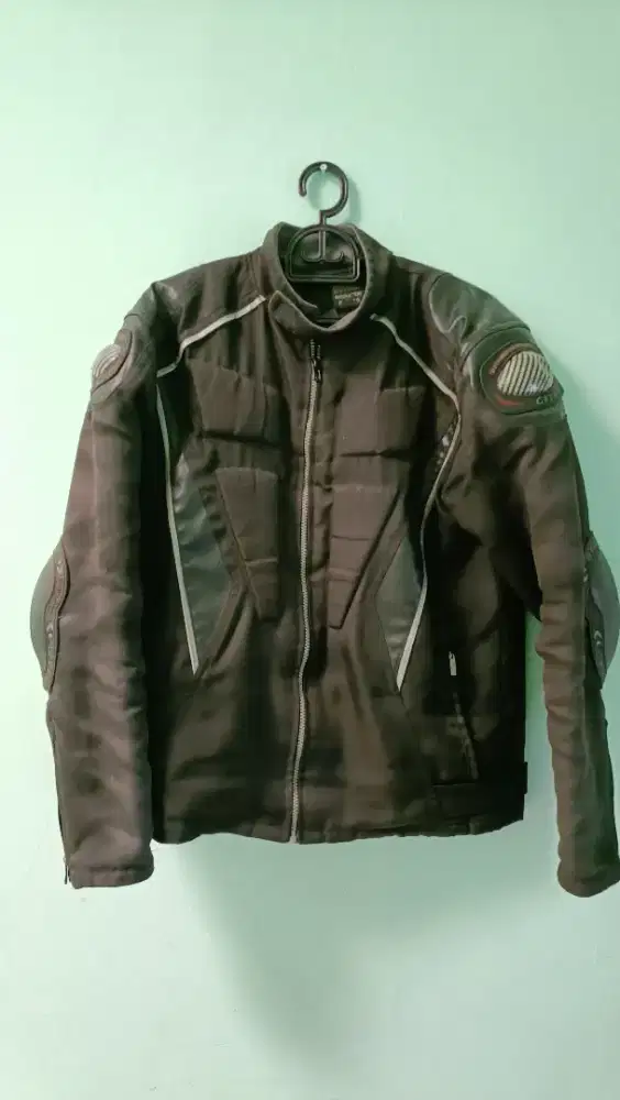 Jaket motor tebal