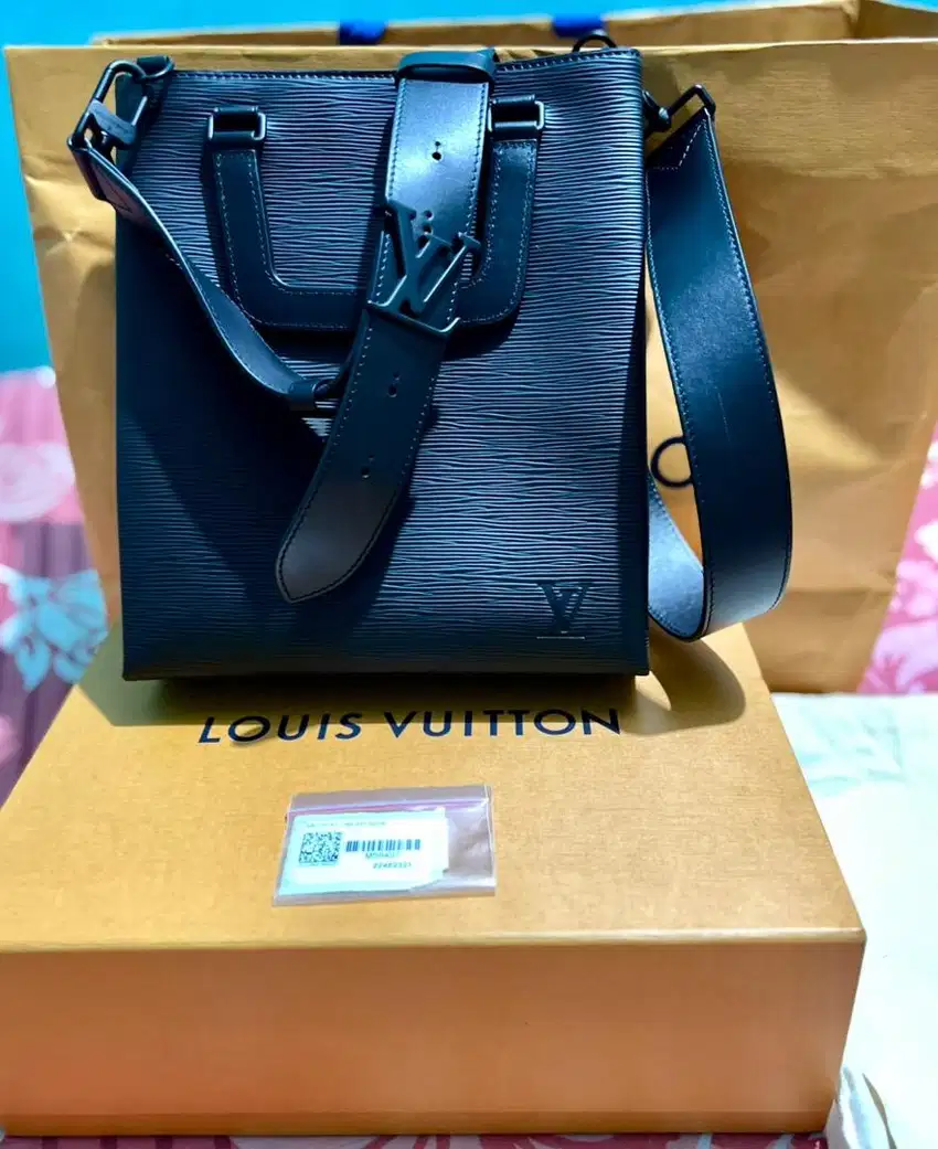 Tas LV SAC PLAT EPI FOLD NOIR like new