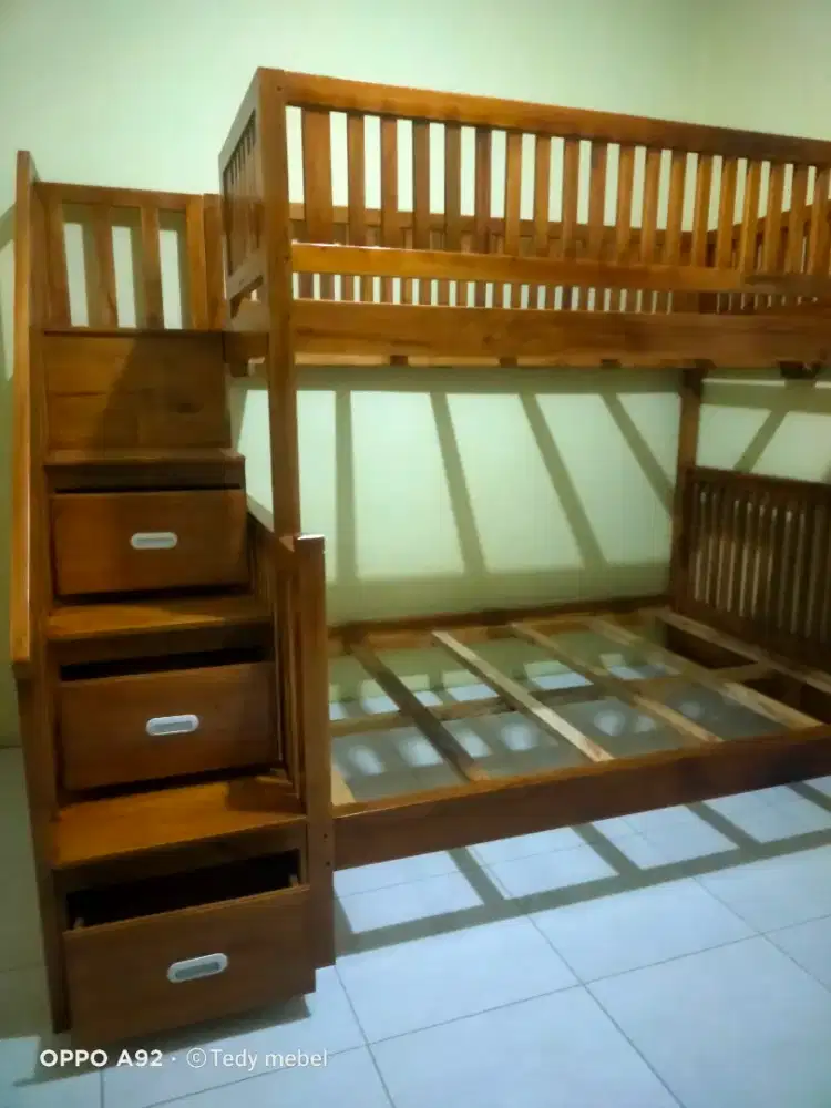 Dipan tingkat minimalis