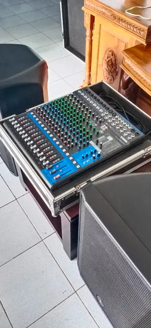 Sound system lengkap.